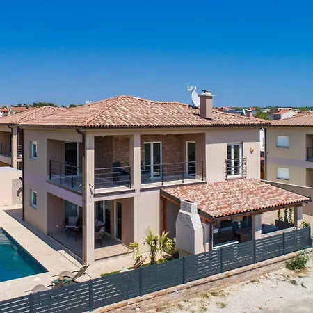 Brionika Tatil Evi *